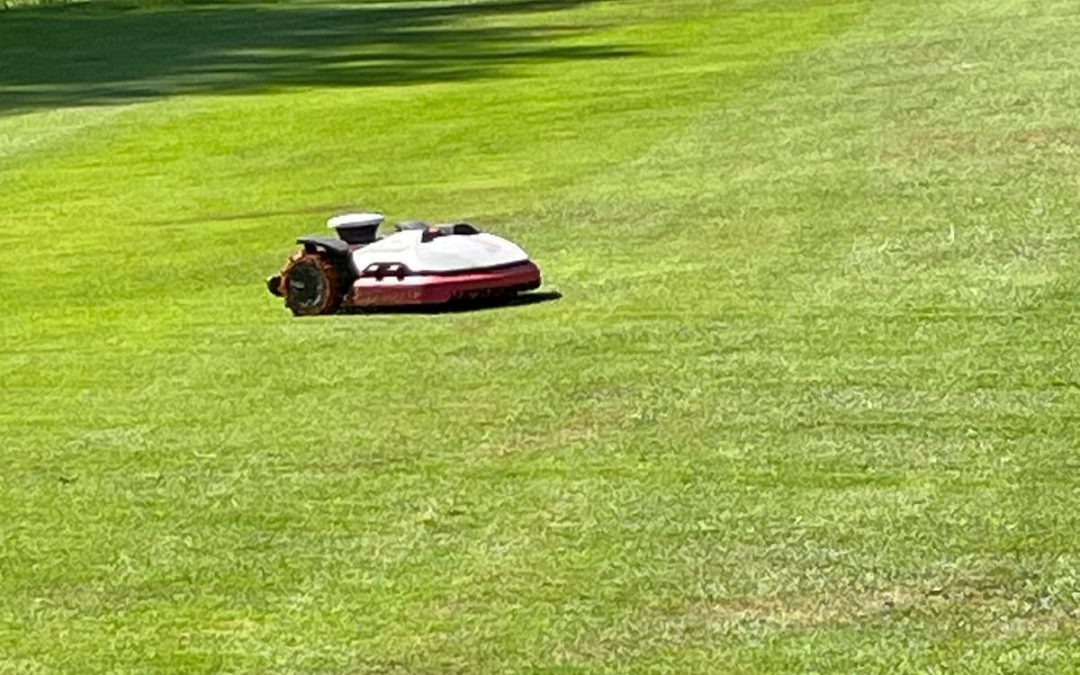 Pilotprojekt zum autonomen Mähen auf dem Kurzplatz