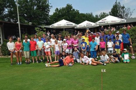 Jugendliche  im Golf-Club Aukrug